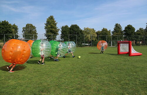 Bubble Soccer spielen für Kinder