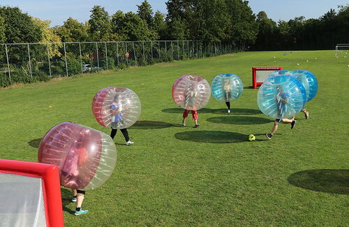 Bubble Soccer spielen für Erwachsene